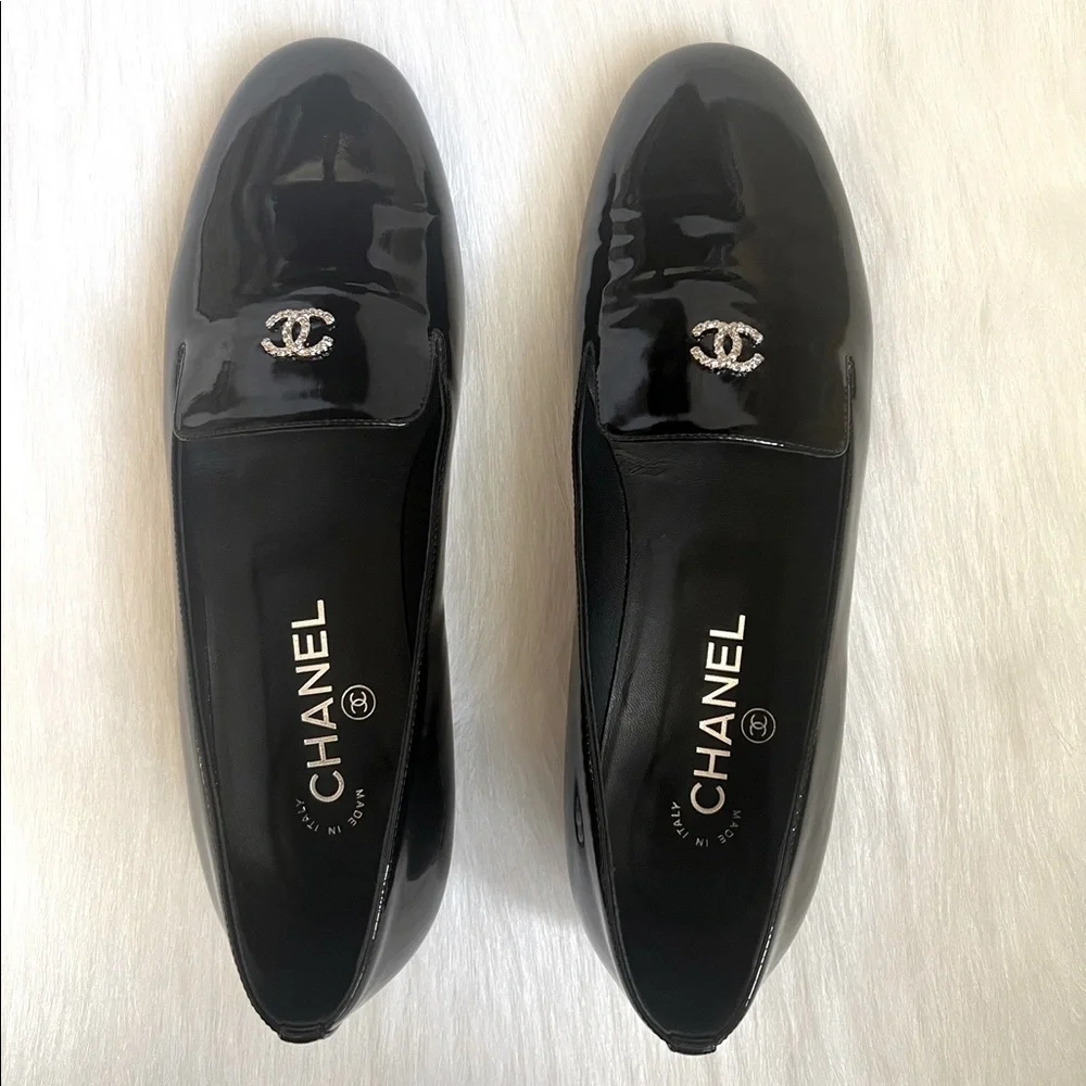 🔥CHANEL Patent Loafers